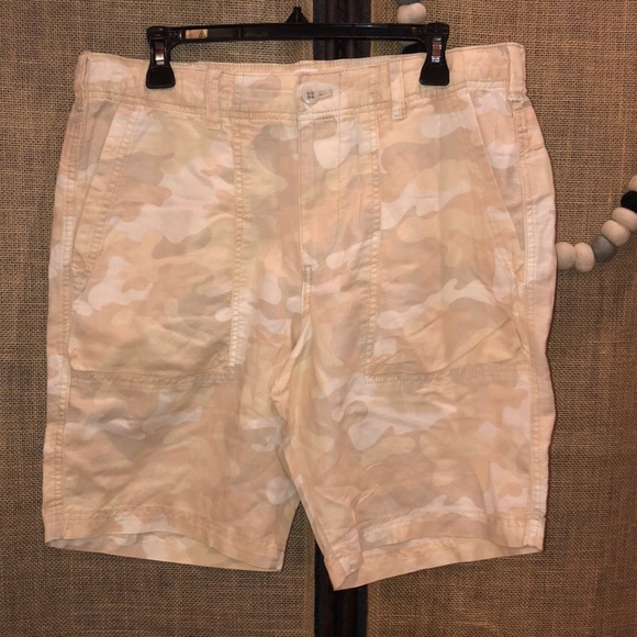 GAP Other - Gap Men’s Camo Shorts Size 33